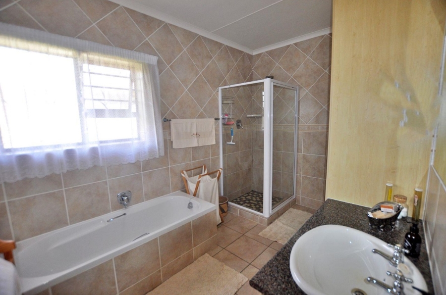 4 Bedroom Property for Sale in Fraaiuitsig Western Cape